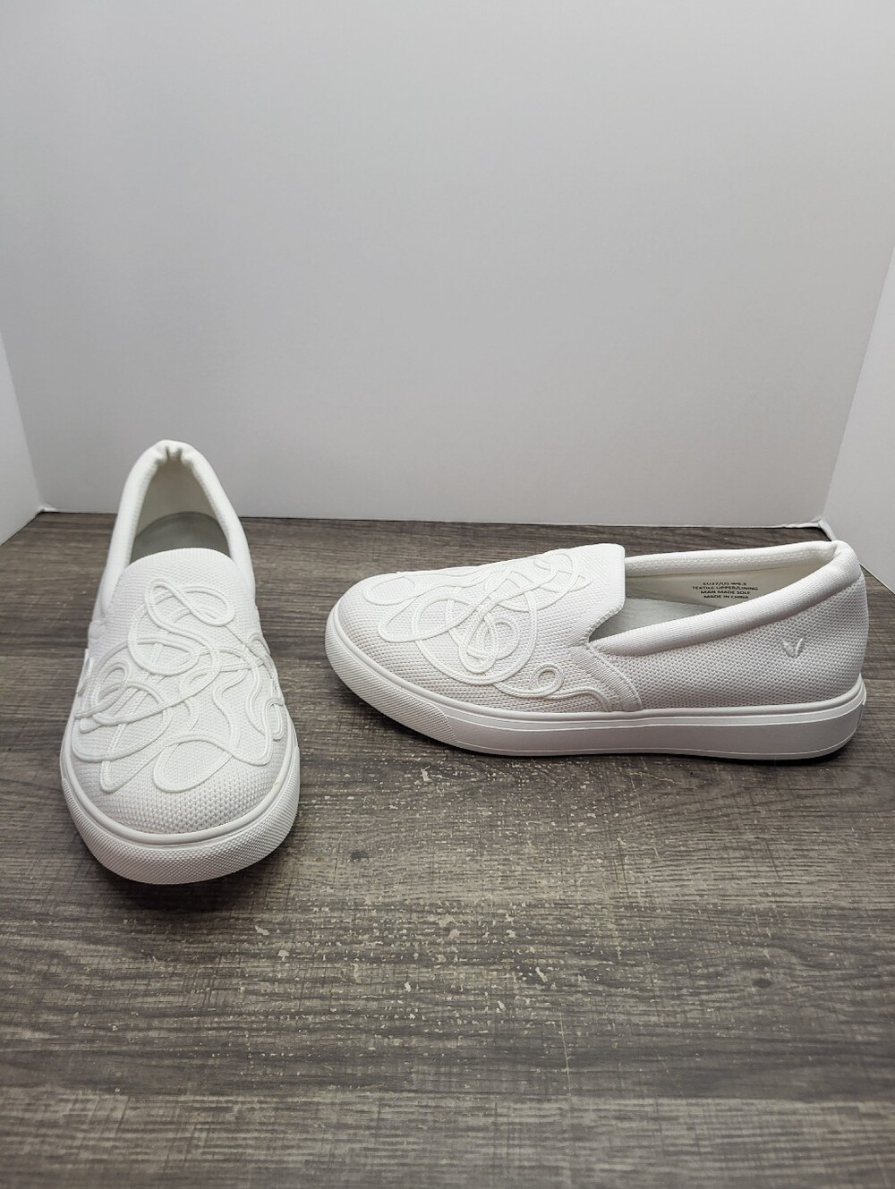 Vivaia V Tune Shoes Womens 6.5 White Fabric Slip Resist Comfort Cushion Slip On